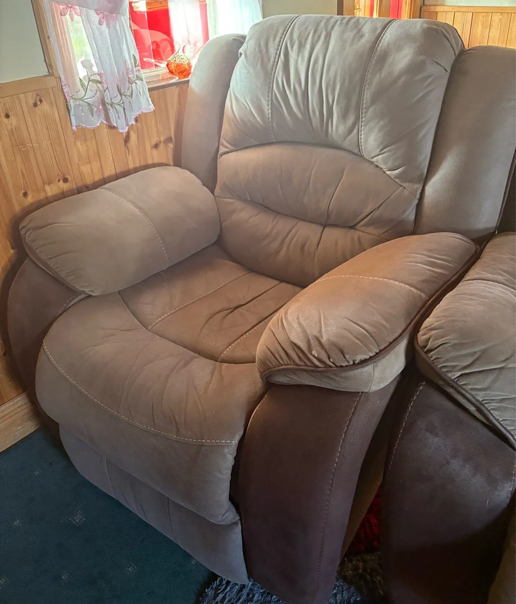 3 Seater Sofa and 2 Armchairs - Image 4
