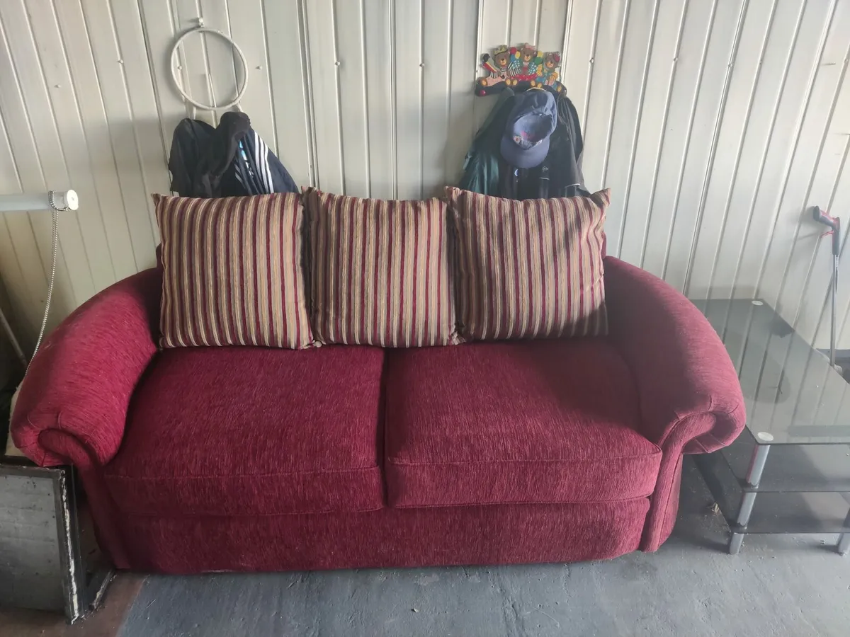 Large couch - Image 4