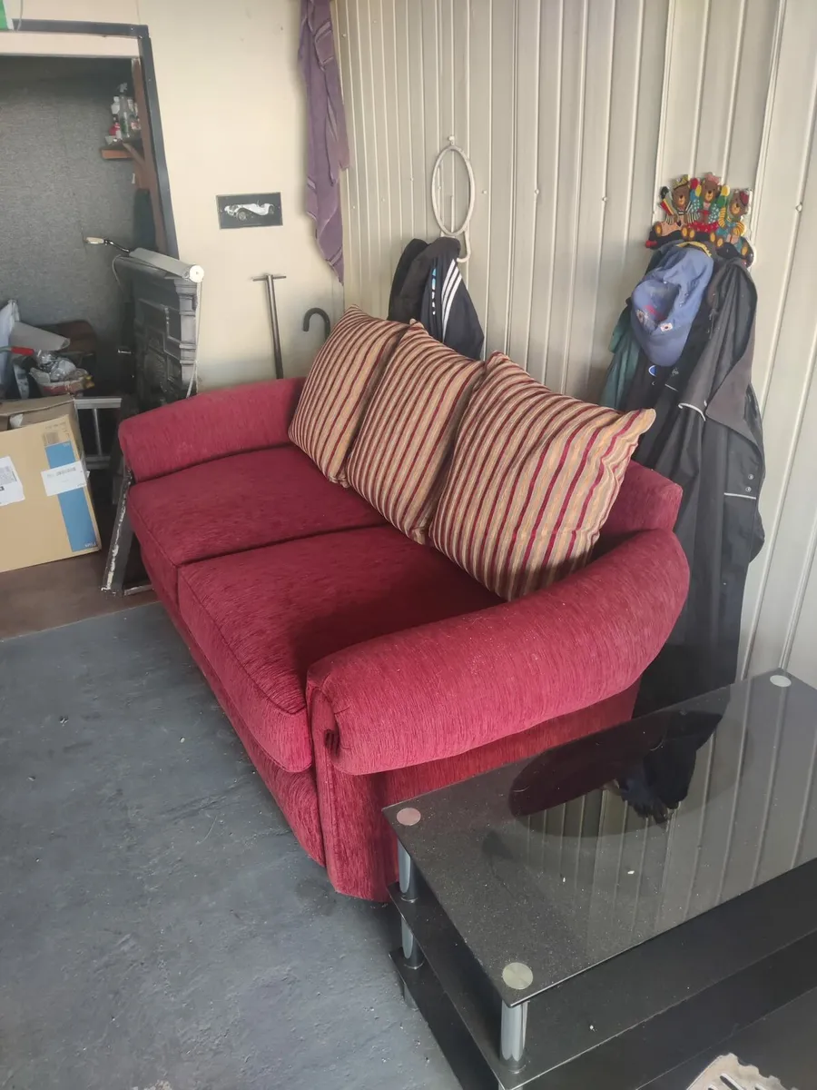 Large couch - Image 1