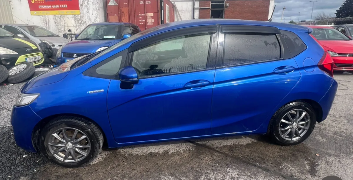 2014 Honda Fit 1.5 Hybrid Automatic /deposit taken - Image 4