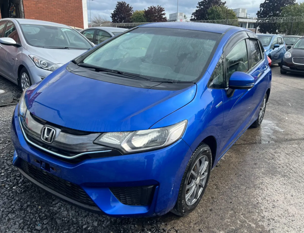 2014 Honda Fit 1.5 Hybrid Automatic /deposit taken - Image 2