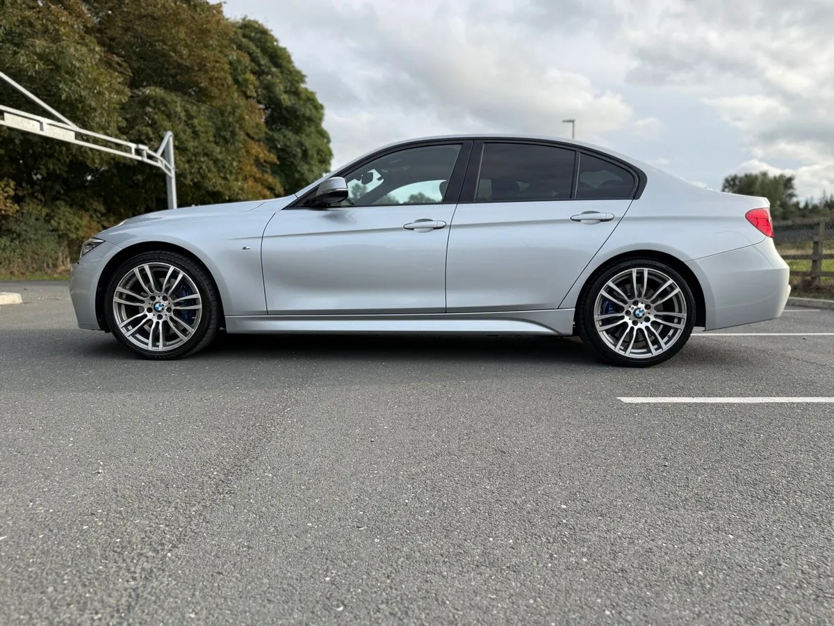 BMW 320D Msport Plus - Black Edition - Image 4