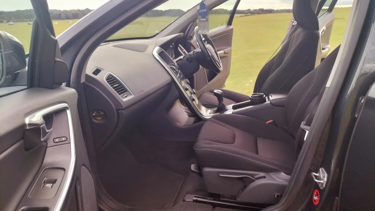 15 Volvo XC60 NCT 03/26 LOW MIL ONLY 145 KM - Image 2