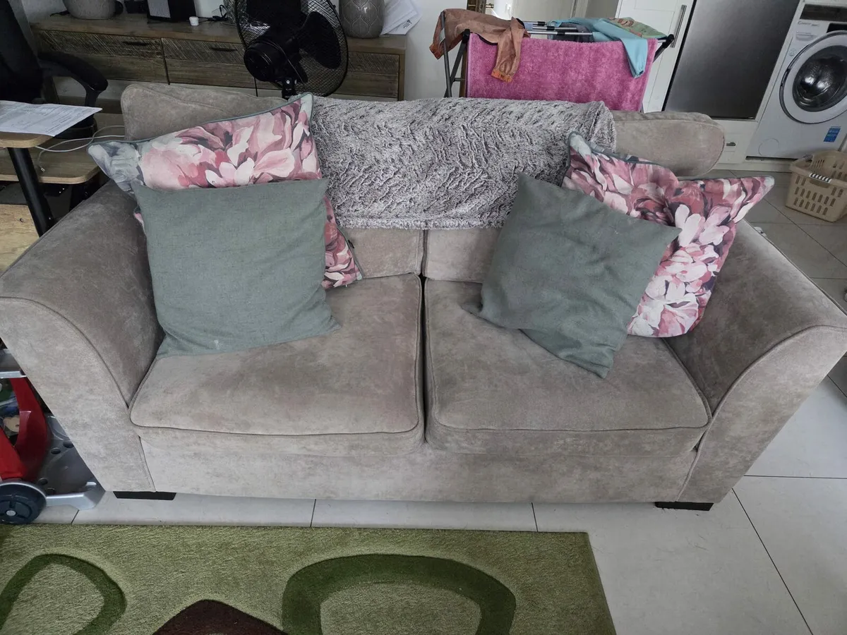 Large 2 seater sofa. - Image 4