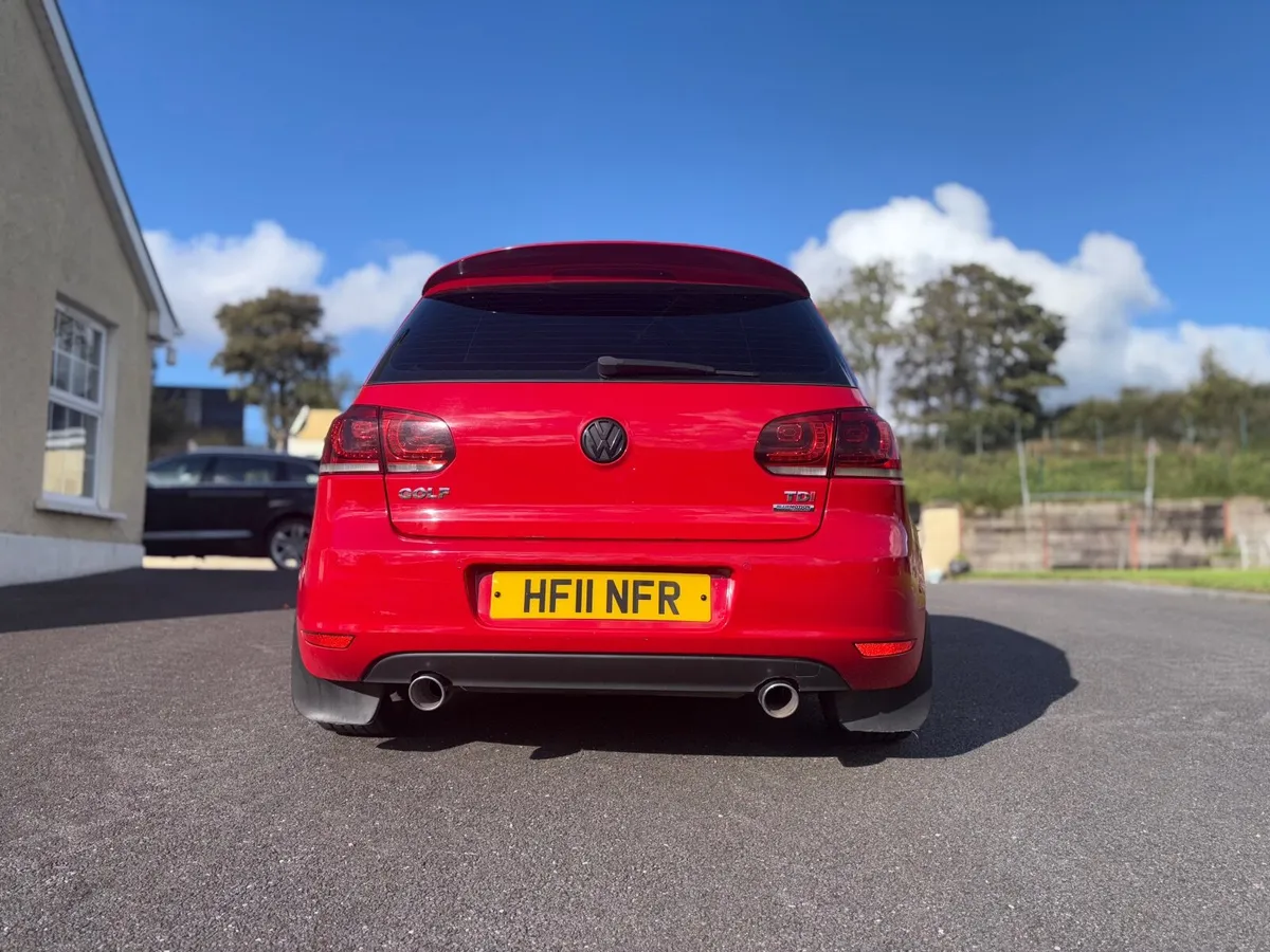 Volkswagen Golf 2011 - Image 2