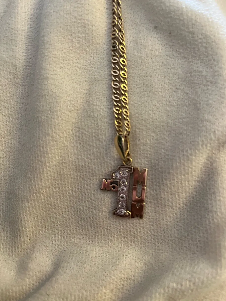 Number 1 mum pendant and chain - Image 1