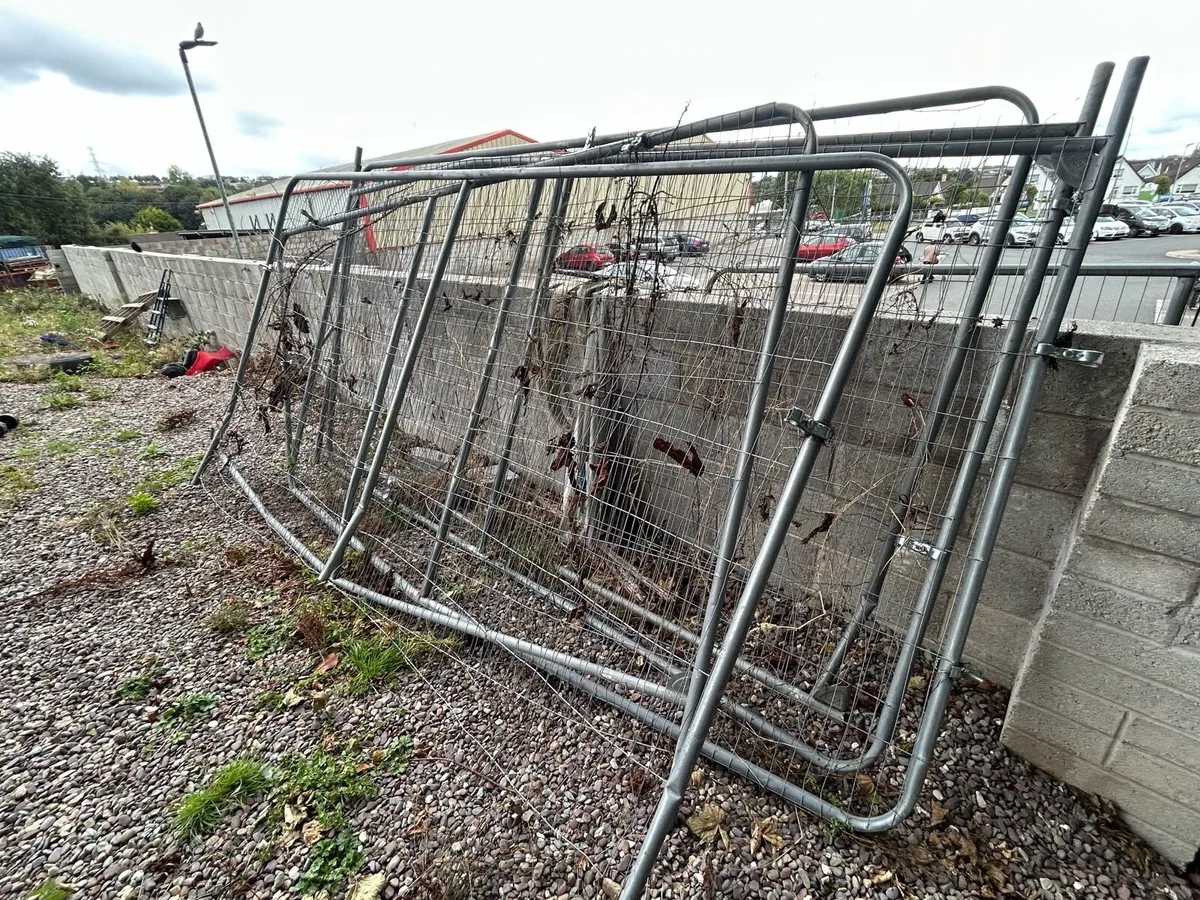 Builders/harris fencing - Image 3