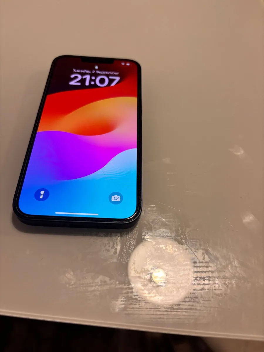 iPhone 13 - Image 2