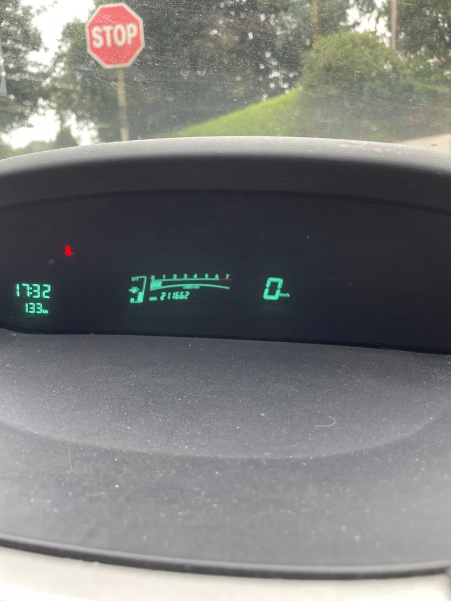 Toyota Yaris 2007 - Image 2