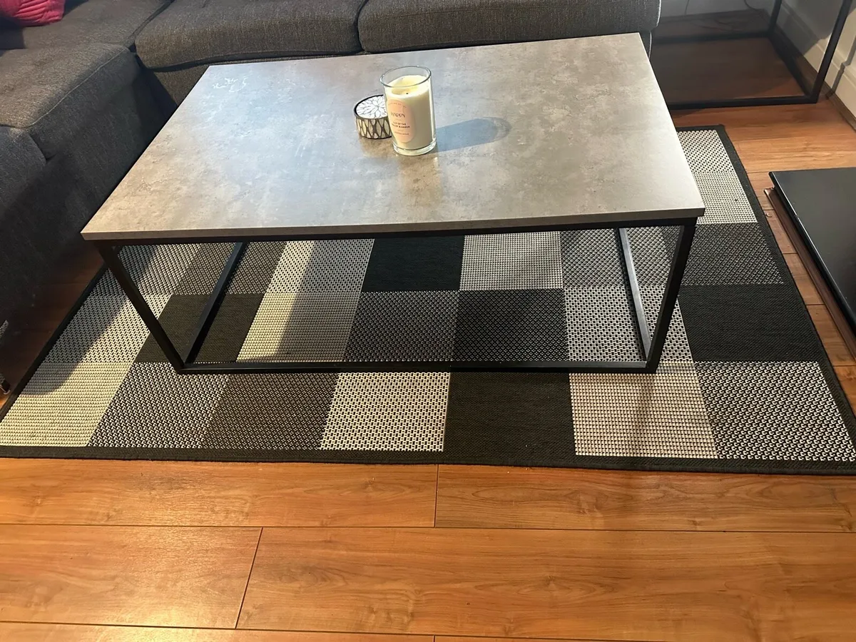 LARGE AND SMALL COFFEE TABEL AND TV STAND SET - Image 1