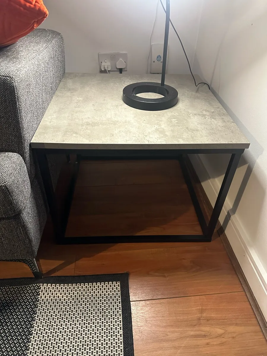 LARGE AND SMALL COFFEE TABEL AND TV STAND SET - Image 2