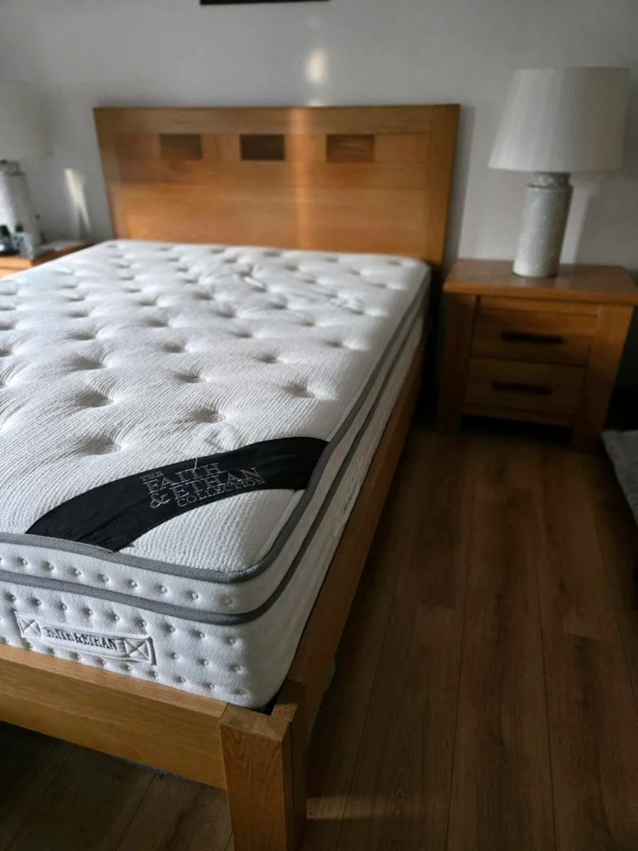 Bed with 2 matching lockers - Image 1