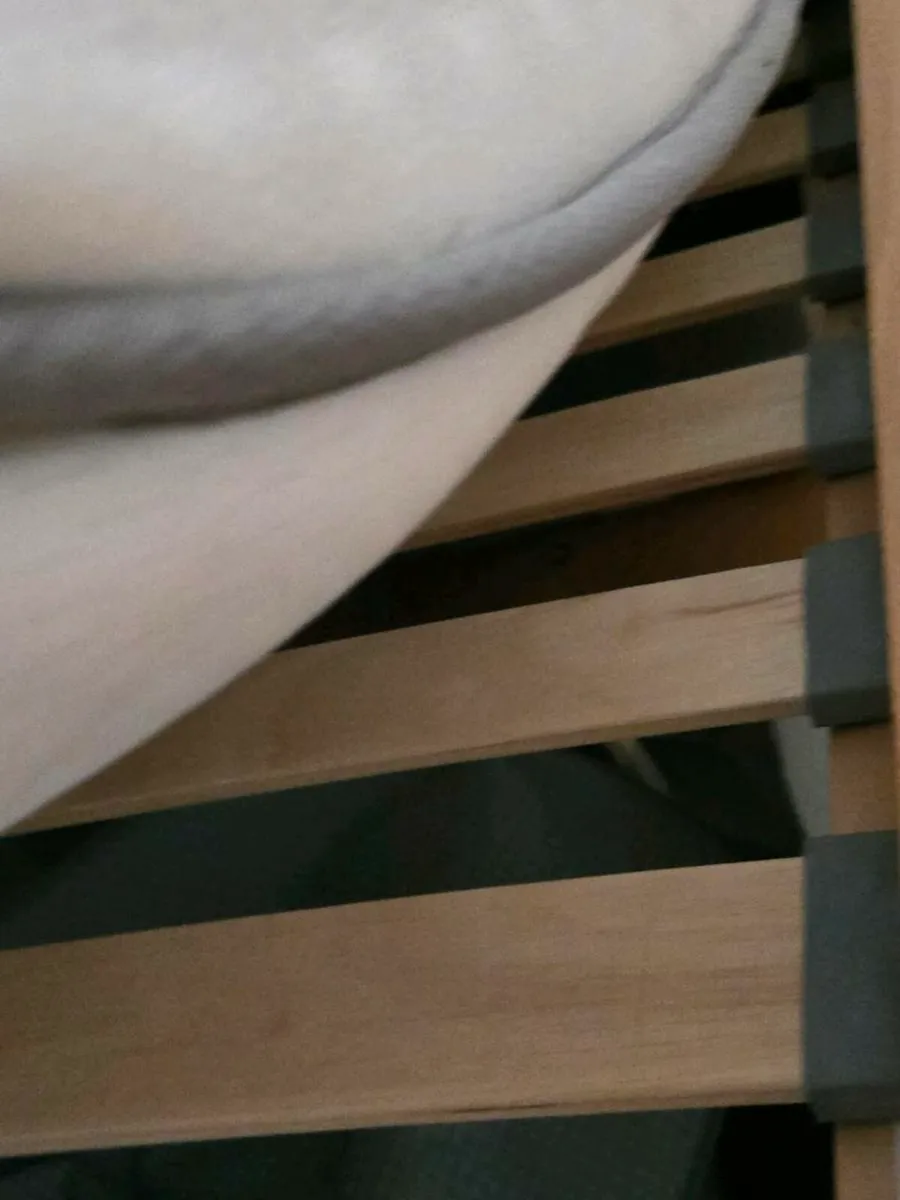 Bed with 2 matching lockers - Image 4