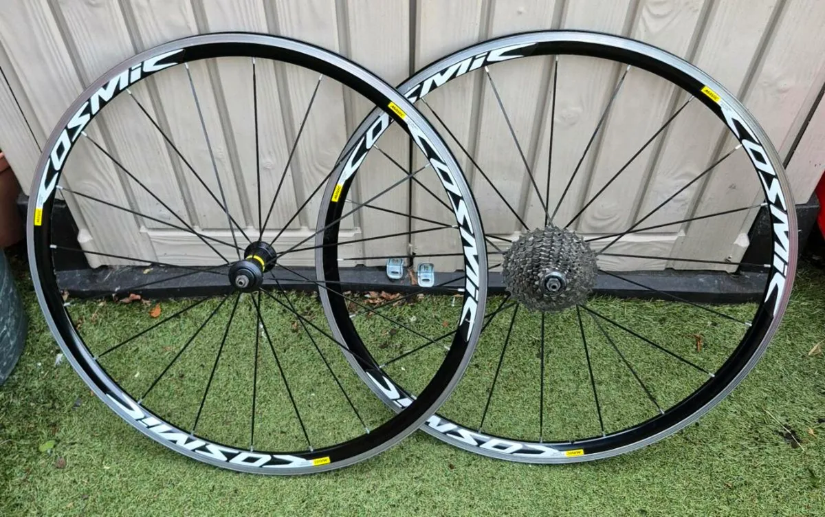 Mavic 28" 700c bike wheels - Image 1