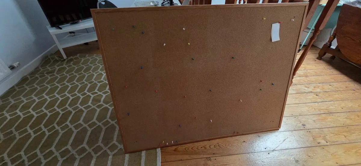 Cork notice board (FREE)