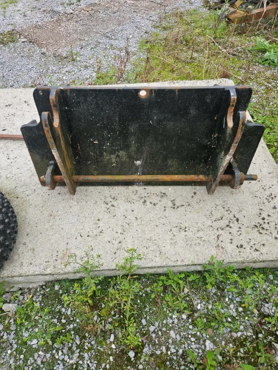 Massey hx to Manitou head adaptor - Image 1