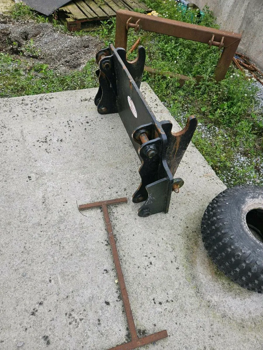 Massey hx to Manitou head adaptor - Image 2