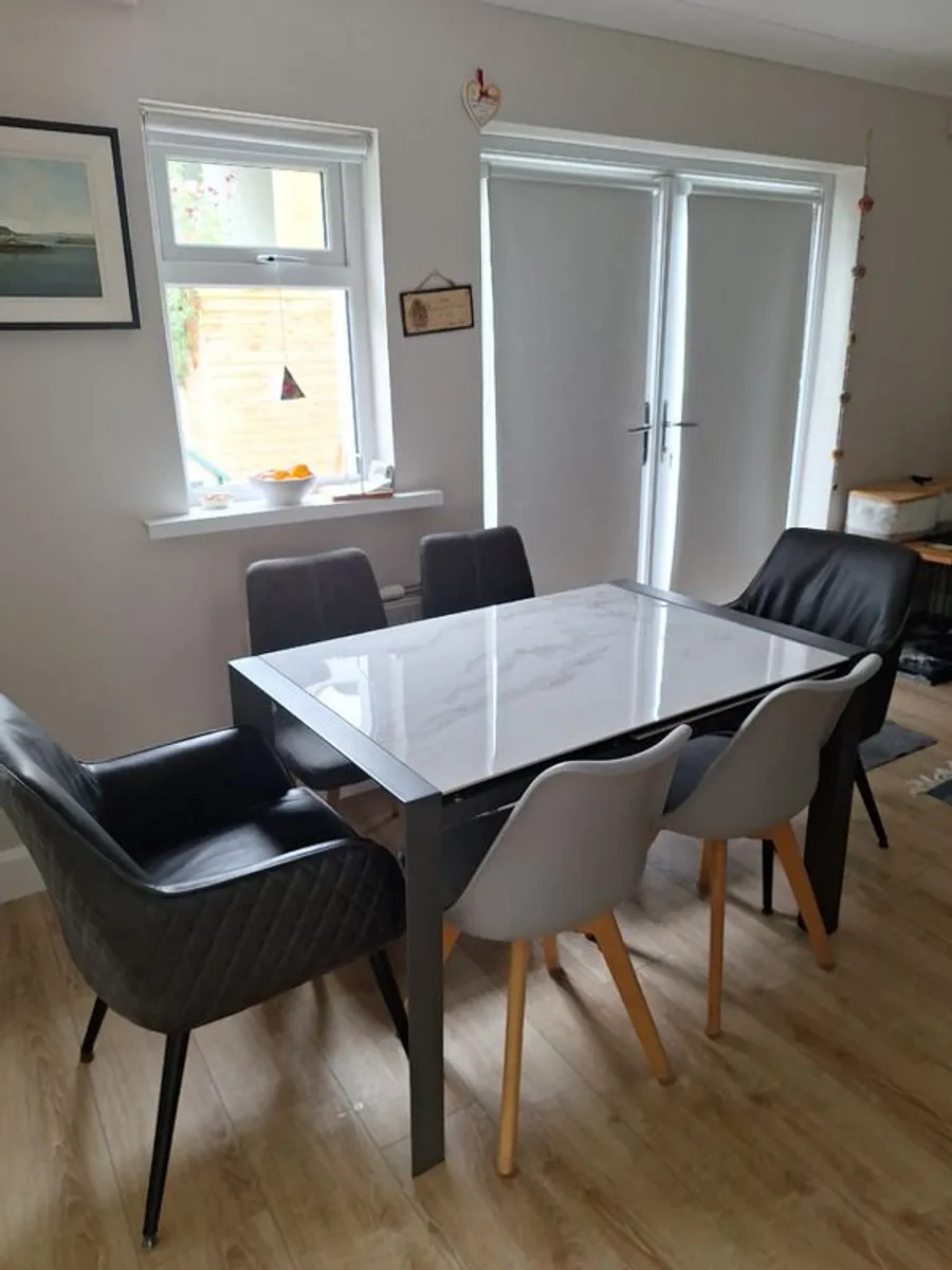 Kitchen table - Image 2
