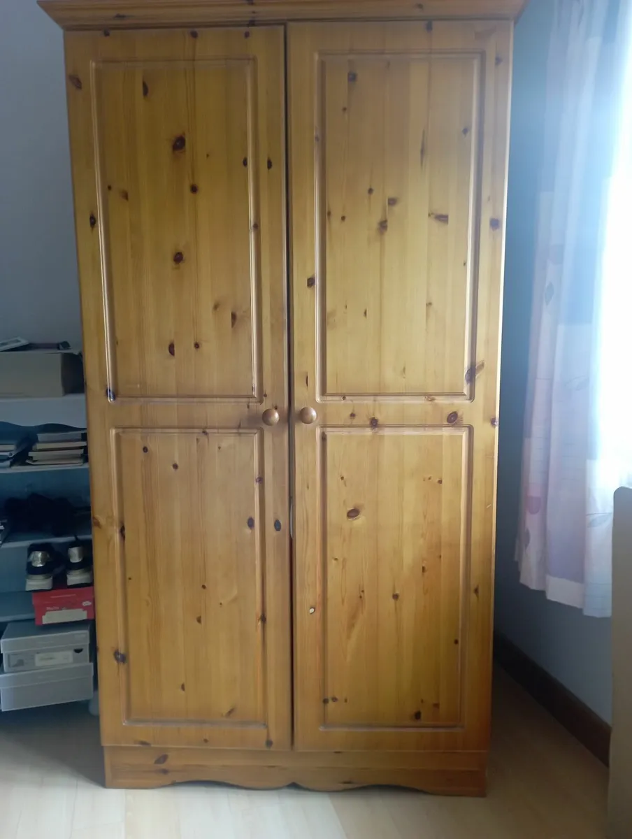 Bedroom wardrobe. - Image 1