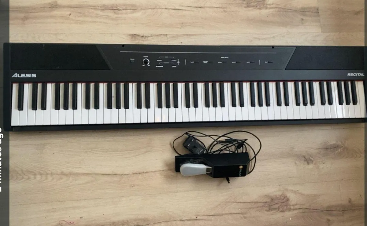 Piano keyboard - Image 1