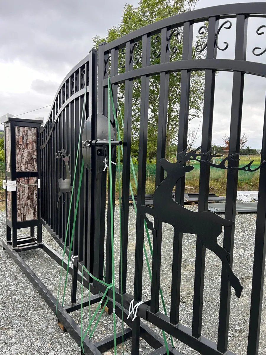 New Gates with piers - Image 3