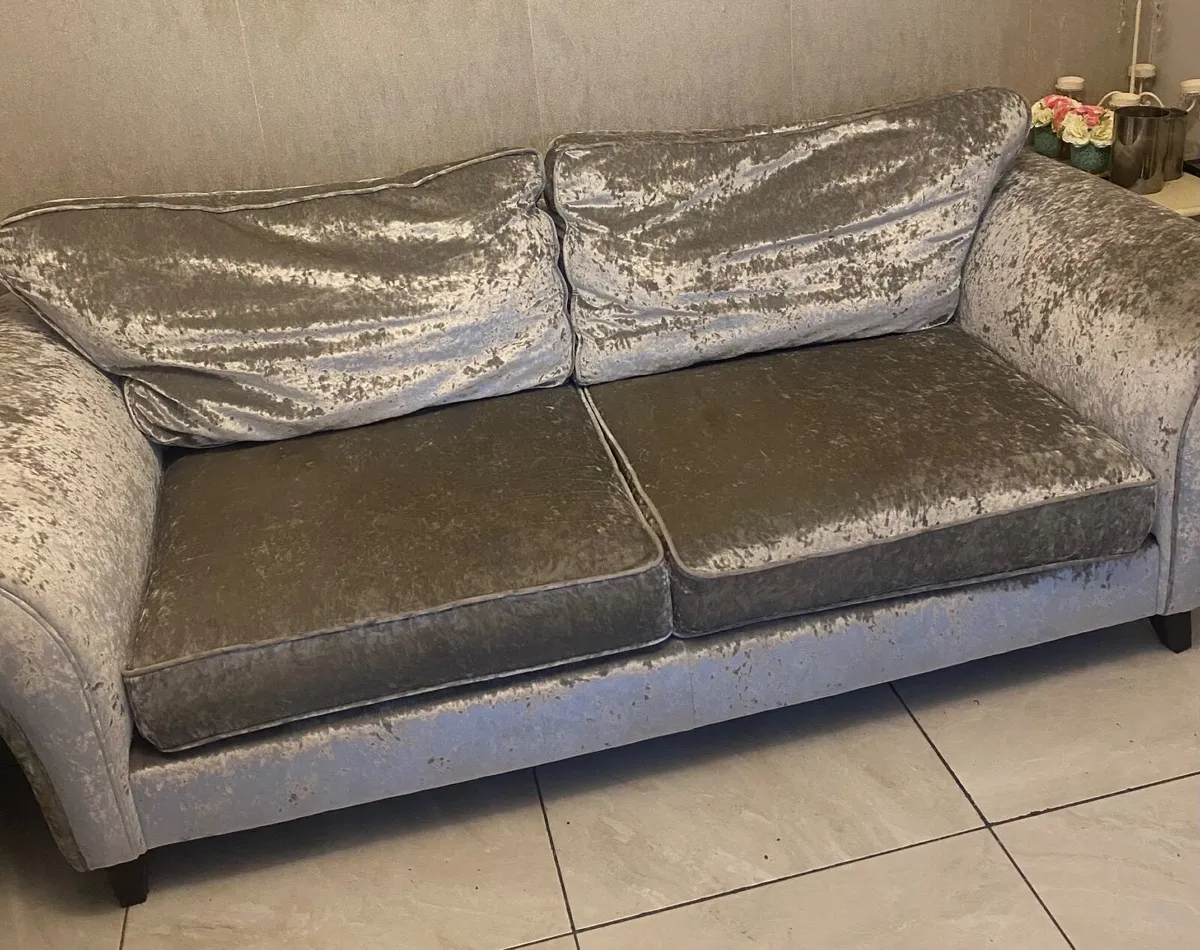 Couch - Image 4