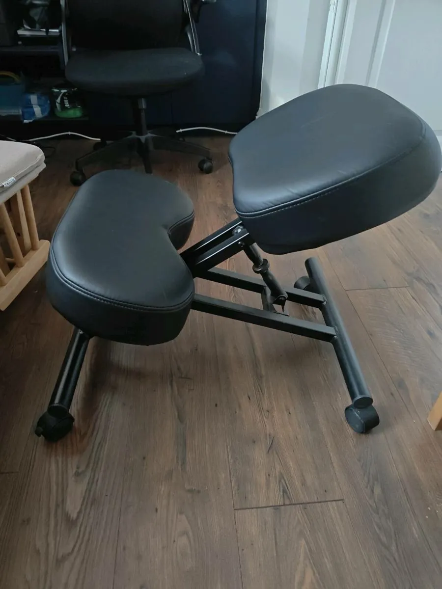 Kneeling chair - Image 1