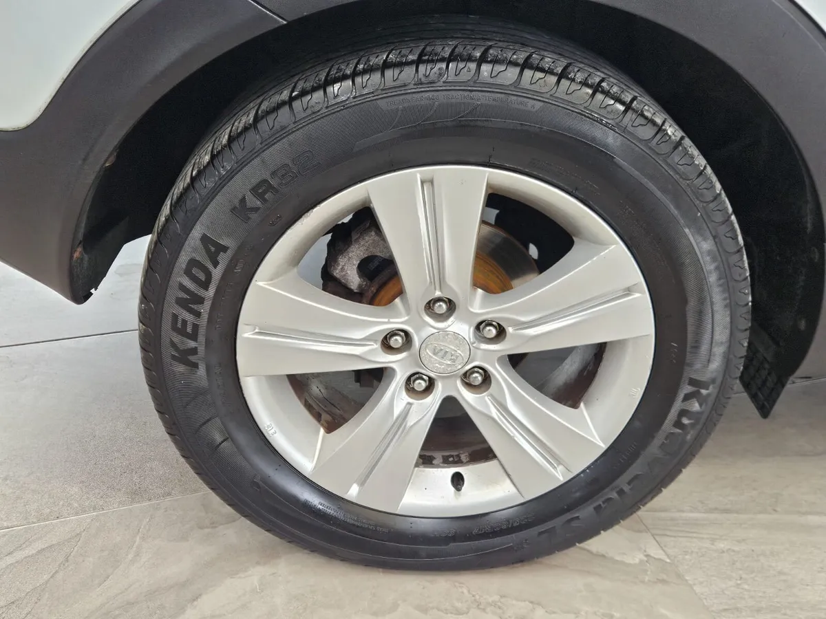 14 KIA SPORTAGE - Image 4