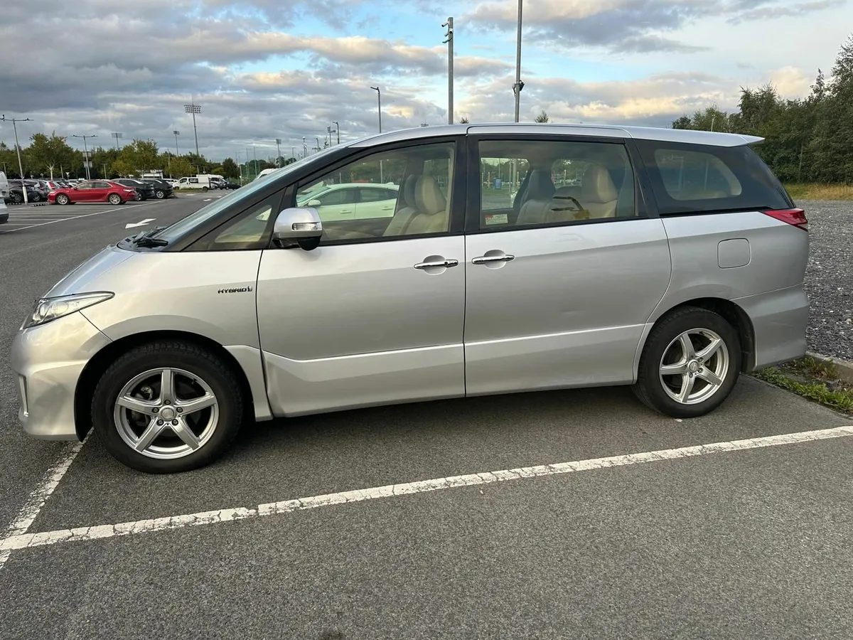 Toyota Estima 2015 - Image 1
