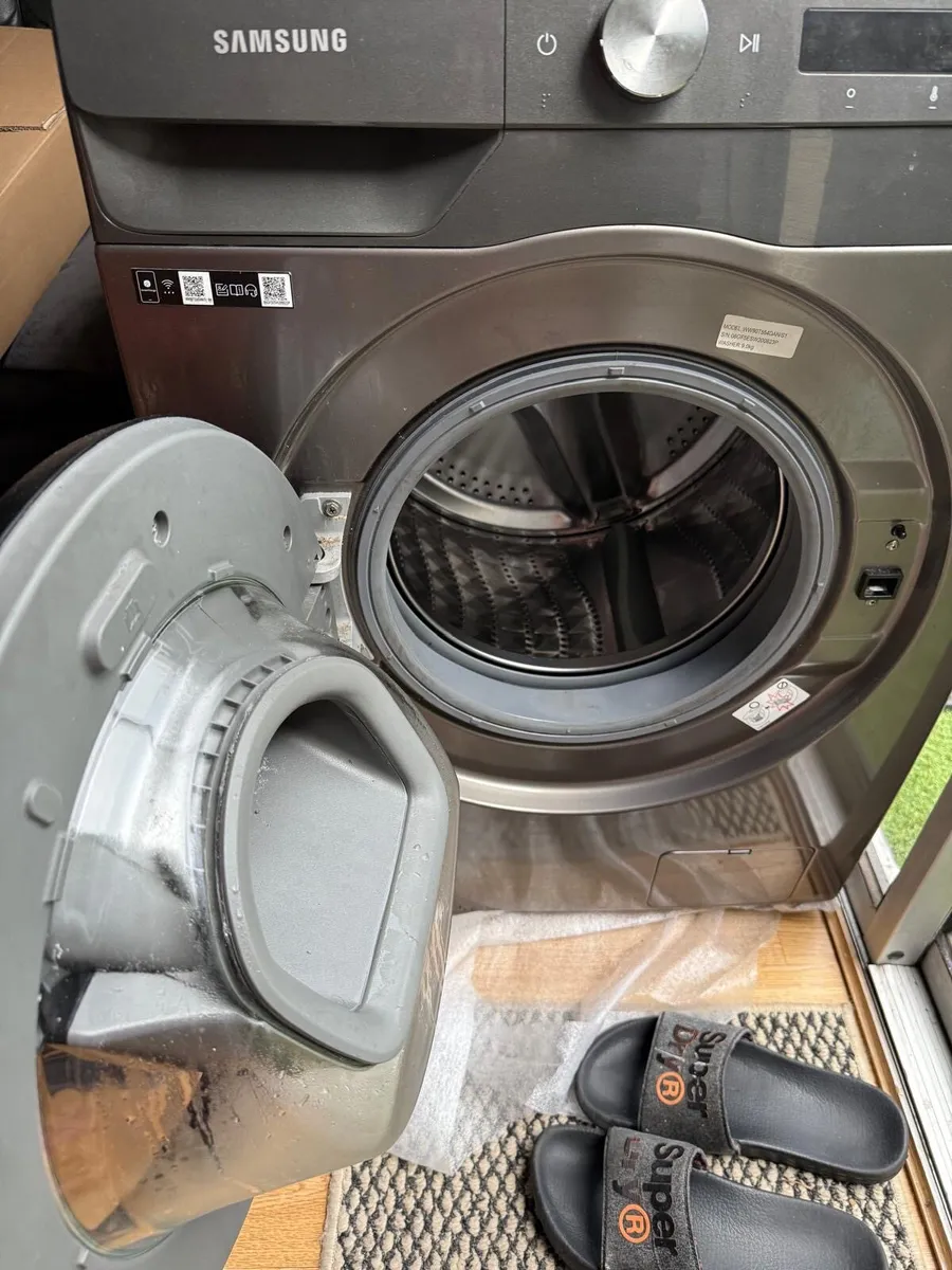 Washing machine - Image 1