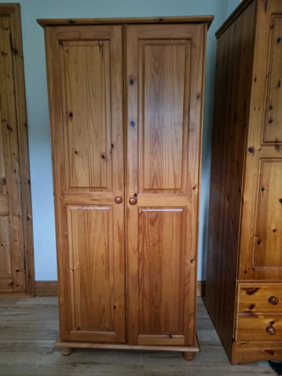 Free wardrobe - Image 1