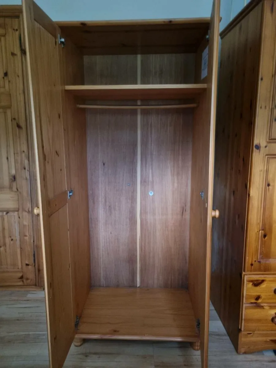 Free wardrobe - Image 2