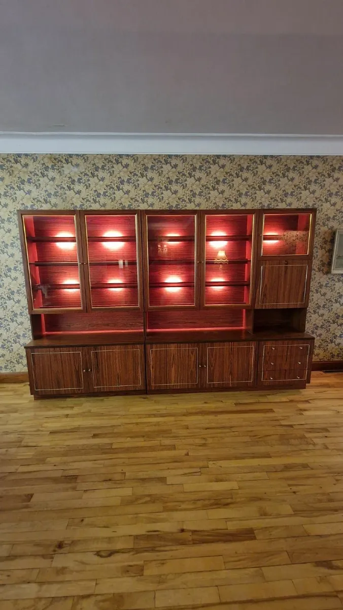 Display cabinet - Image 1
