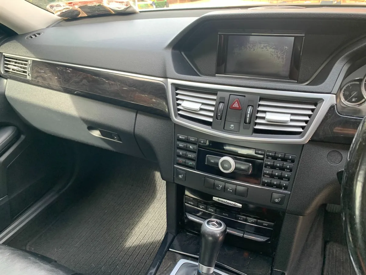 Mercedes-Benz E-Class 2010 - Image 3
