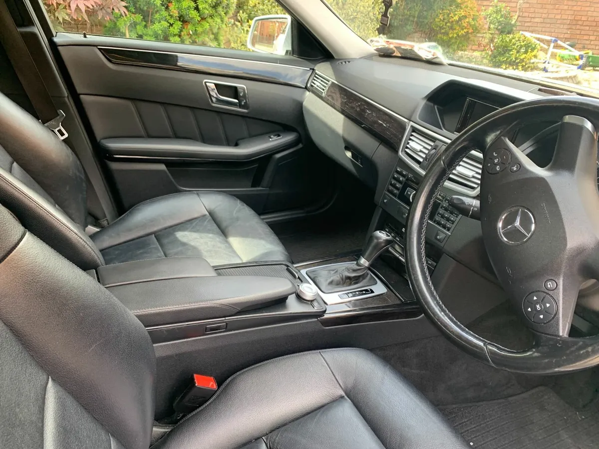 Mercedes-Benz E-Class 2010 - Image 4