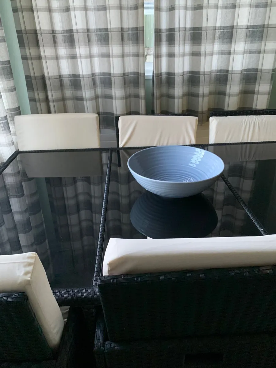 Garden table & chairs - Image 1