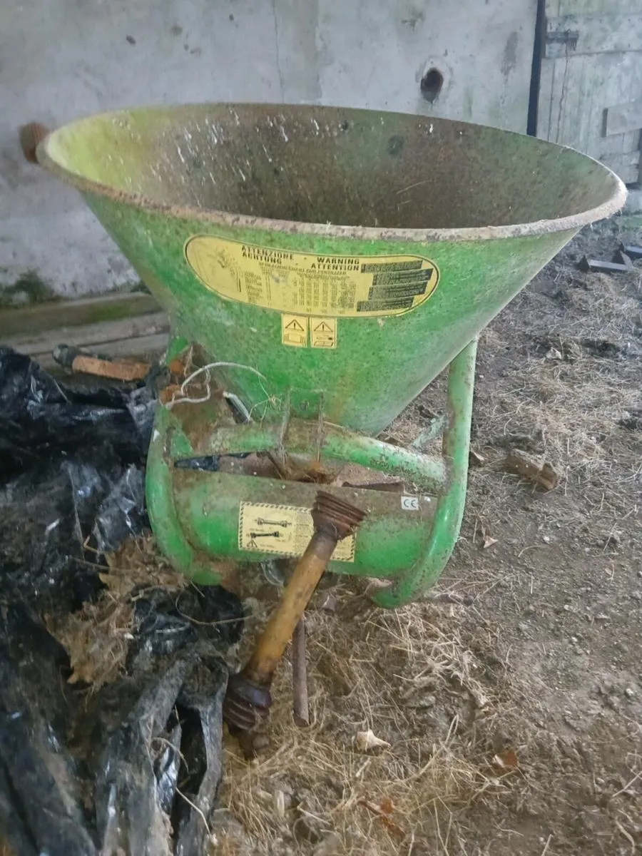 400kg fertiliser spreader - Image 1