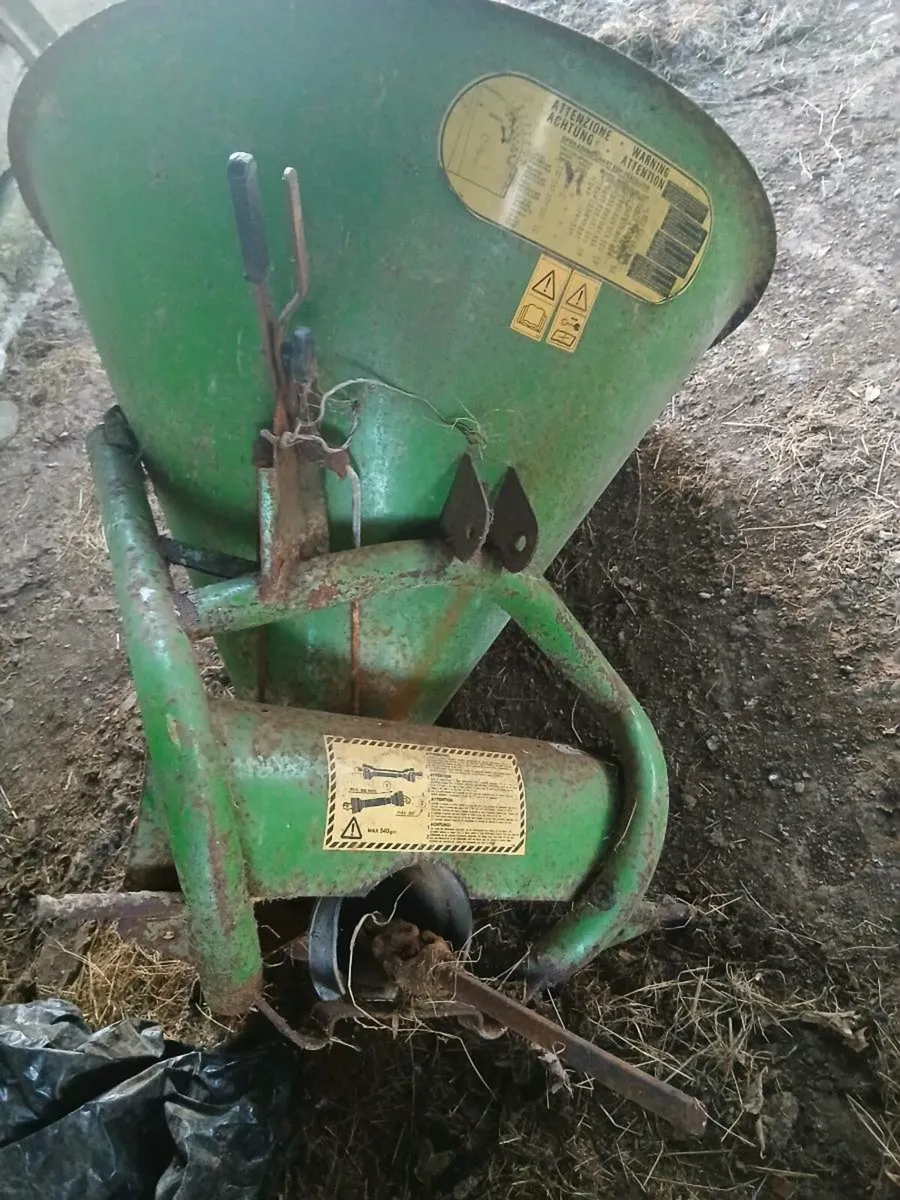 400kg fertiliser spreader - Image 3
