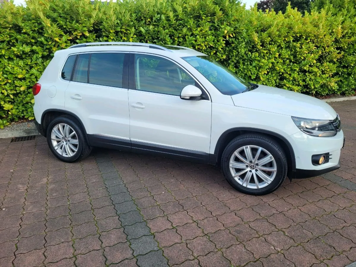 VW Tiguan 2ltr tdi Sportline (pan roof,1 owner) - Image 4