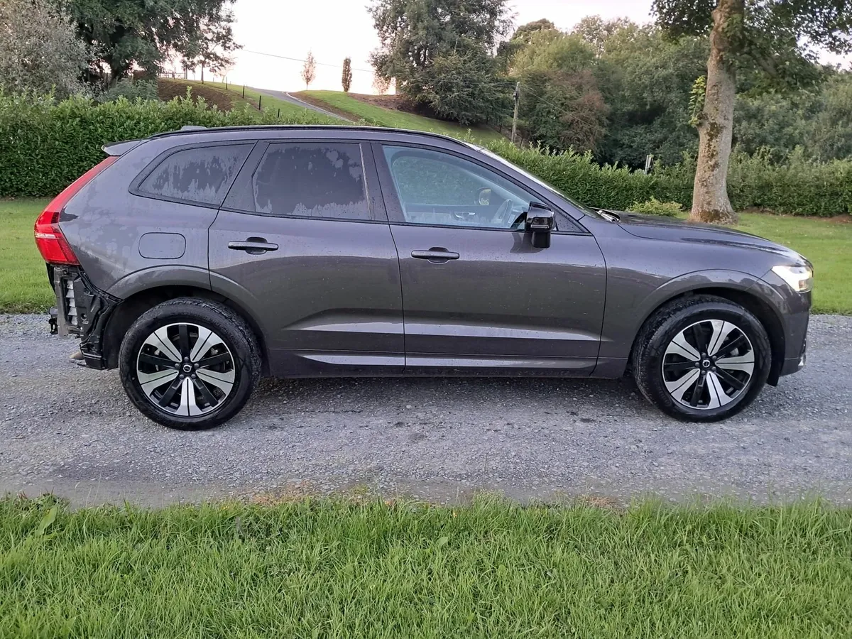 231 VOLVO XC60 LIGHT DAMAGE - Image 2
