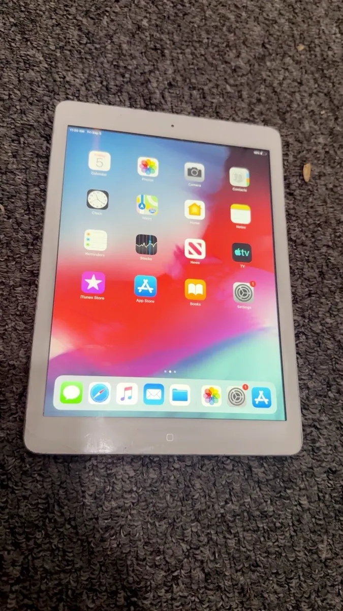 iPad Air 1 16GB WiFi Silevr iOS 12.5.7 - Image 1