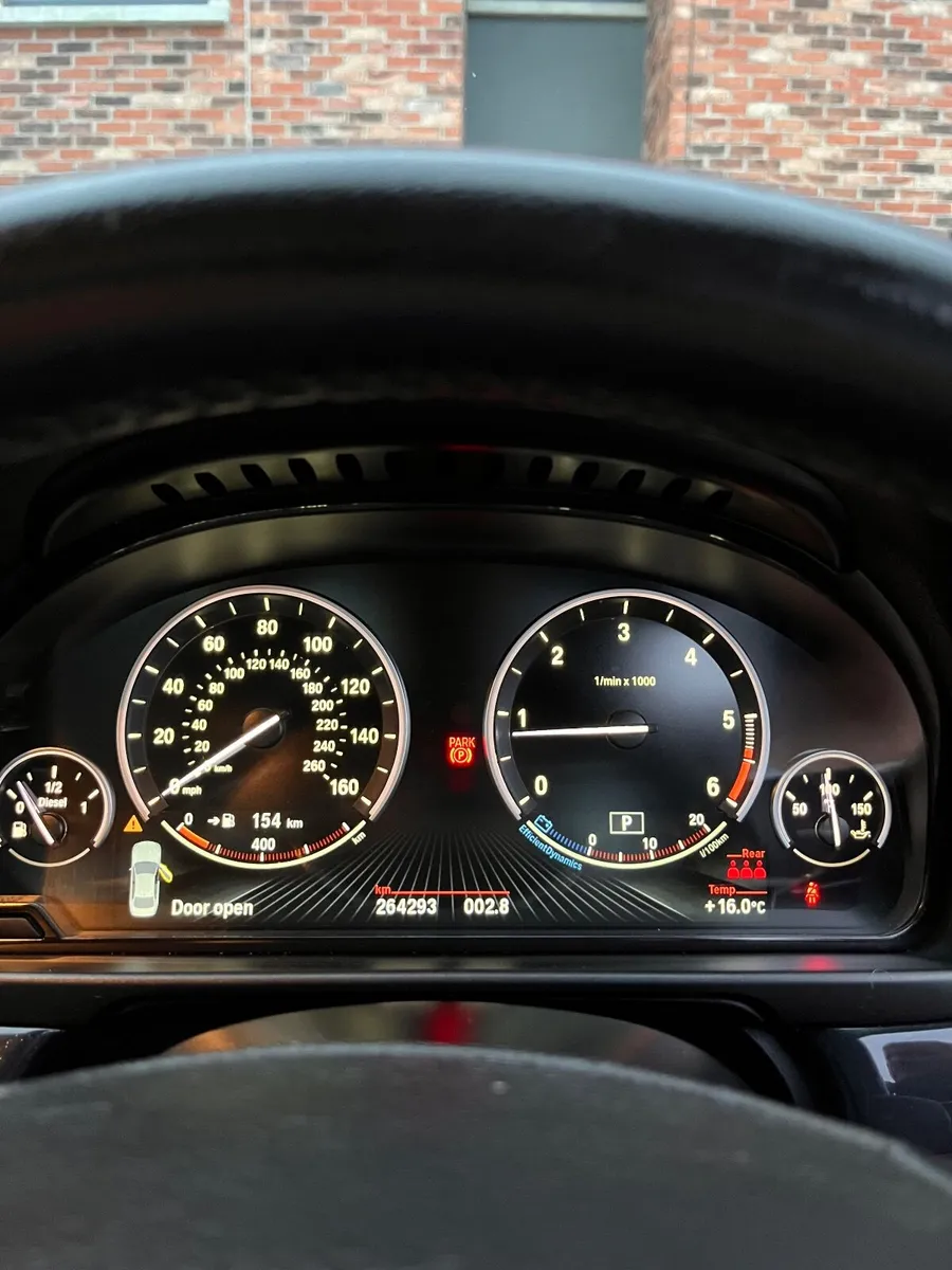 BMW 5-Series 2014 - Image 2