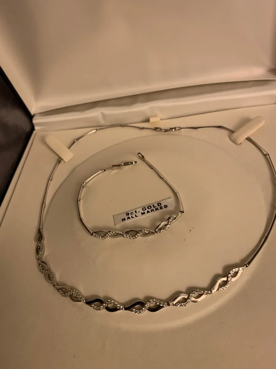 Jewellery - Image 1