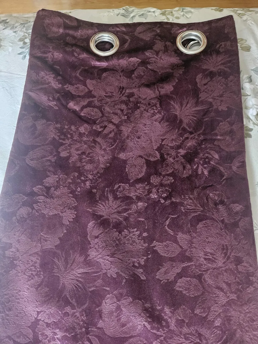 Selection of curtains - Image 2