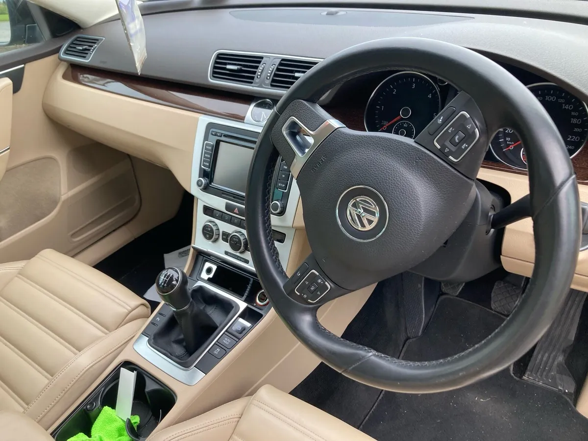 VW Passat - Image 4