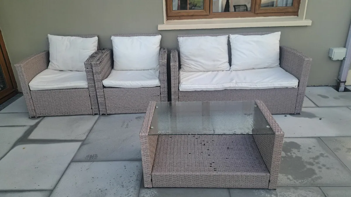 Garden furniture - Image 1