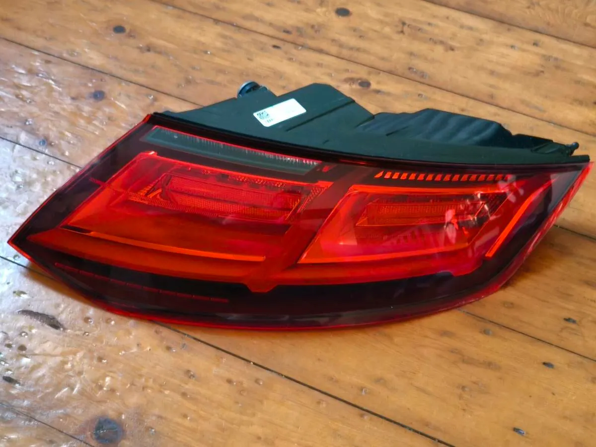 Audi TT MK3 Rear Right Headlight - Image 1