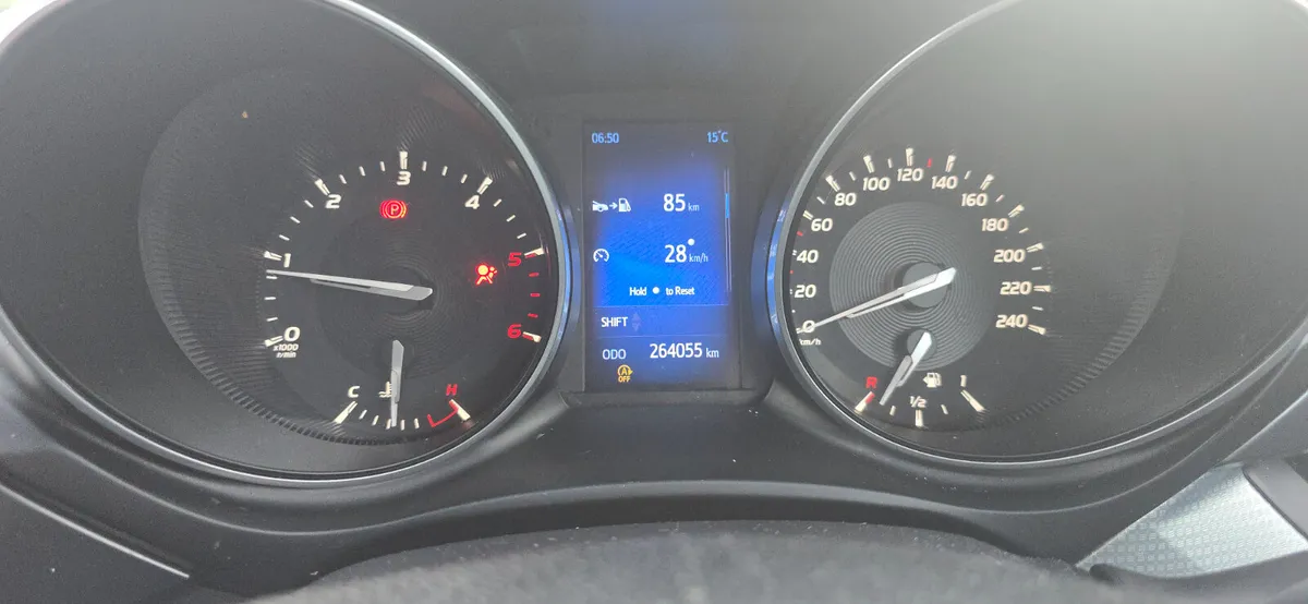 Toyota Avensis 2016 2.0 diesel  nct &tax - Image 3