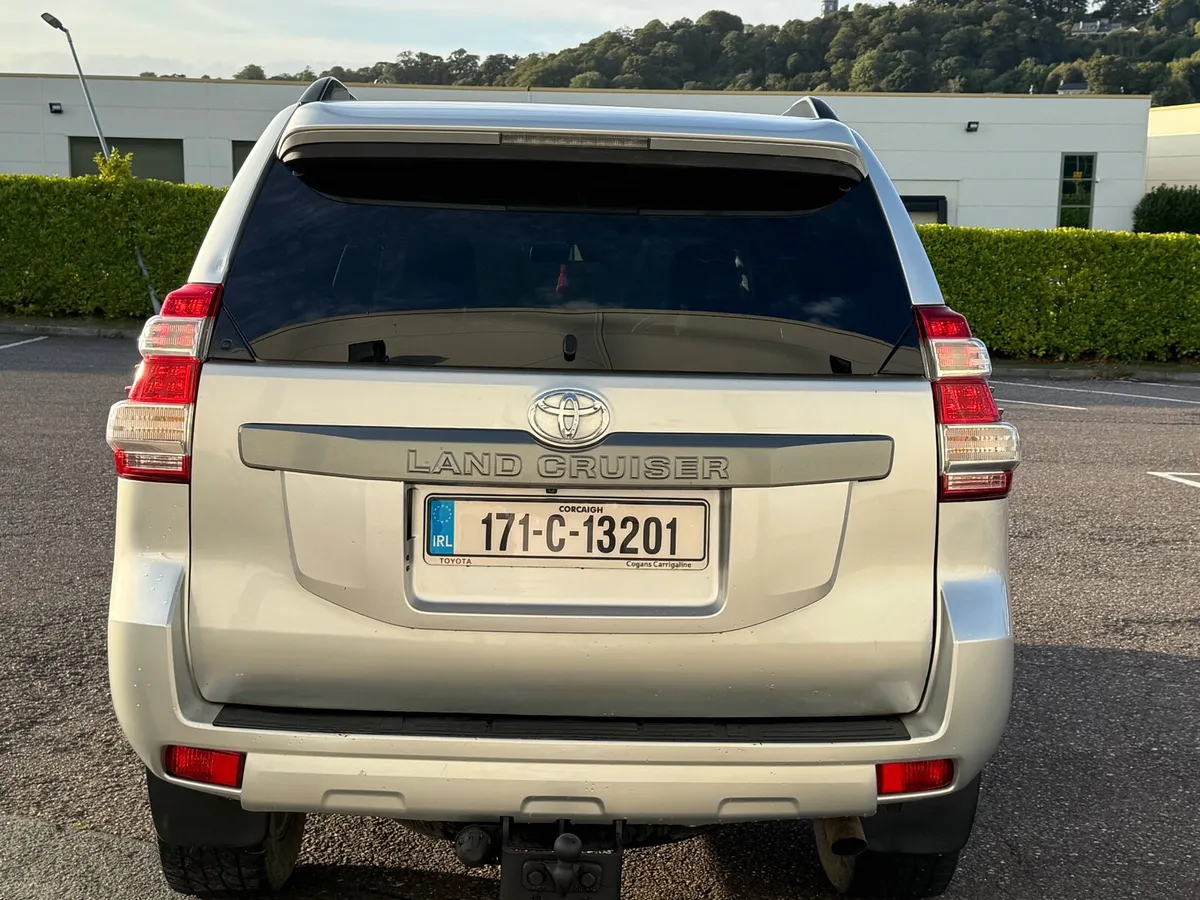 Toyota Land Cruiser 2017, 5 Seat, Business Class - Image 4