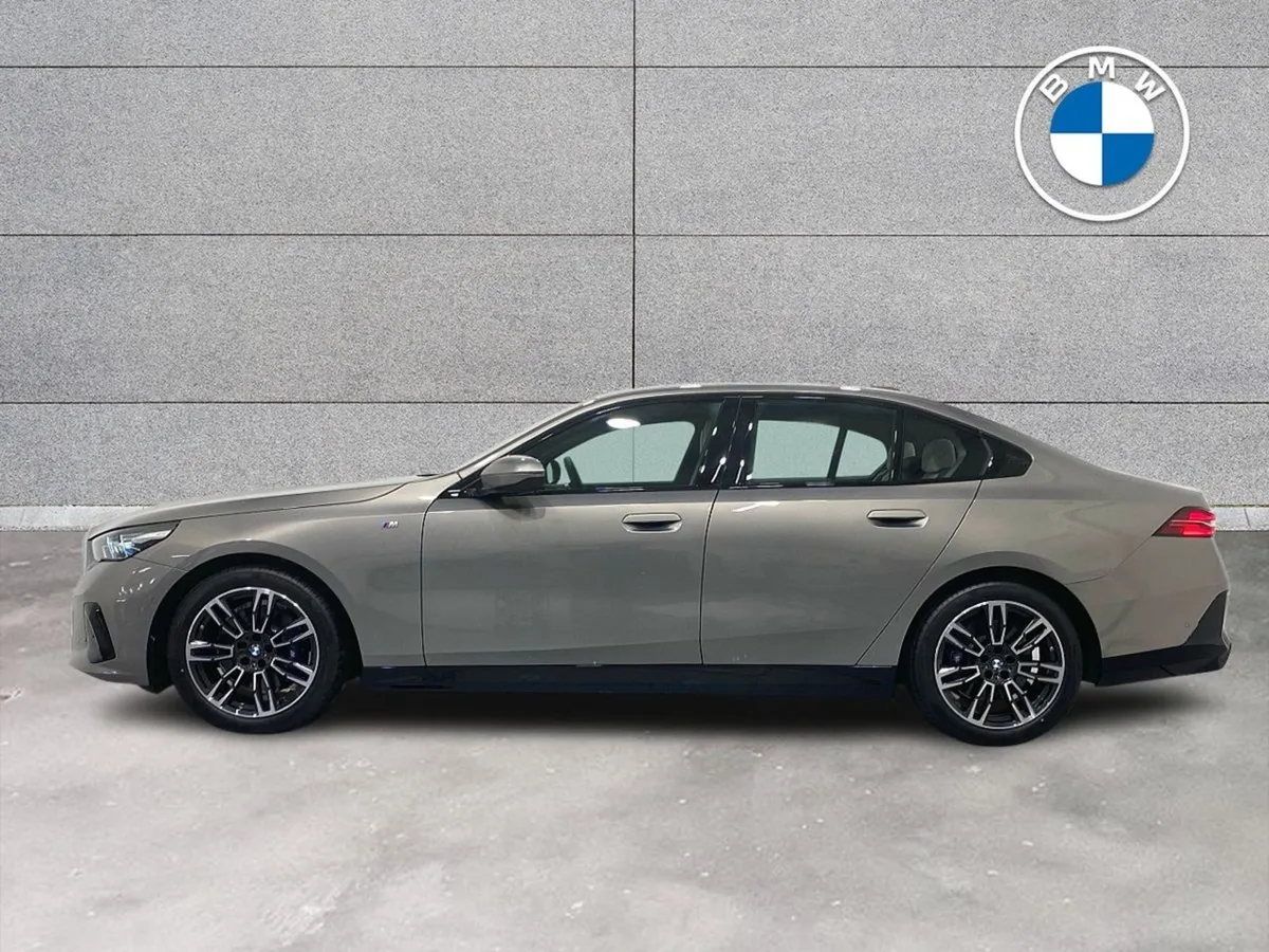 BMW 5 Series 520i M Sport Saloon - Image 4